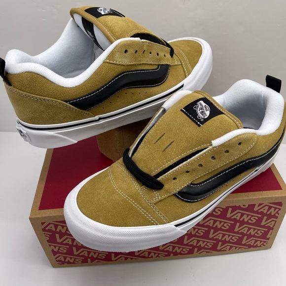 Vans Men’s Ochre and Black Skate Knu Skool
Suede Antelope
VN0009QC5QJ Sneakers - Picture 12 of 16